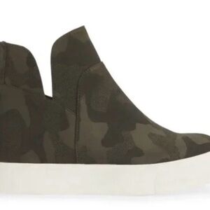 Steve Madden Green Camo Slip-On Sneakers
